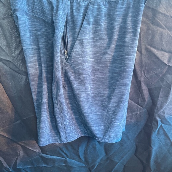 Lululemon shorts 9 inch - Picture 5 of 10